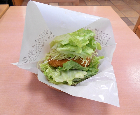 東京都練馬区練馬1丁目にあるハンバーガー、ファーストフードのお店「MOS BURGER モスバーガー 練馬駅店」 西武池袋線の練馬駅を最寄駅とする東京都練馬区練馬1丁目にあるハンバーガーファーストフードのモスバーガー練馬駅店の菜摘のチキンバーガー