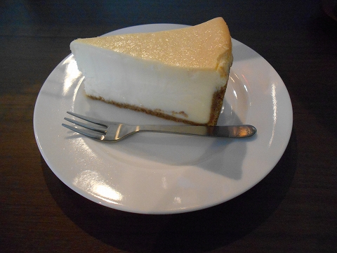 越谷市千間台にあるハーブティーとホットチョコレートのお店 あんず屋 です 最寄駅は東武スカイツリーラインのせんげん台駅になります ハーブティーとチーズ ケーキをいただきました 気ままに外食三昧