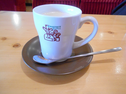 群馬県館林市富士見町にある喫茶店「コメダ珈琲　館林店」たっぷりホットミルクコーヒー