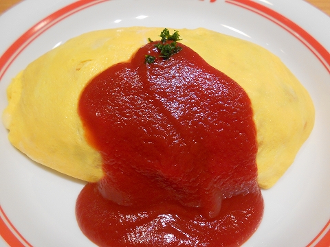 東武スカイツリーラインと東武アーバンパークラインの春日部駅近くの埼玉県春日部市南にある洋食店Pom’s farmポムズファームララガーデン春日部店のチキンオムライスMサイズ