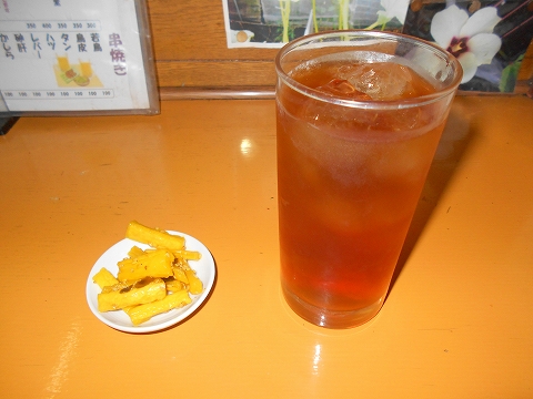 西武池袋線と西武狭山線の西所沢駅近くの埼玉県所沢市西所沢1丁目にある焼鳥店一休のウーロン茶