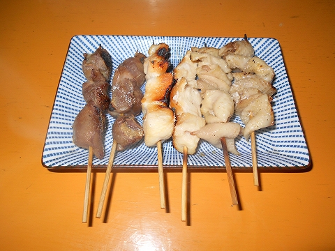 西武池袋線と西武狭山線の西所沢駅近くの埼玉県所沢市西所沢1丁目にある焼鳥店一休の砂肝と正肉と皮