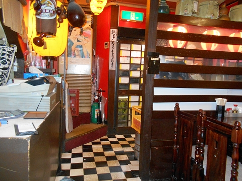 神奈川県川崎市中原区木月2丁目にある居酒屋「大衆酒亭 瓢箪」 東急東横線と東急目黒線の元住吉駅を最寄駅とする神奈川県川崎市中原区木月2丁目にある居酒屋瓢箪の店内