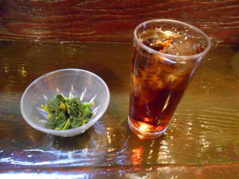 神奈川県川崎市中原区木月2丁目にある居酒屋「大衆酒亭 瓢箪」 東急東横線と東急目黒線の元住吉駅を最寄駅とする神奈川県川崎市中原区木月2丁目にある居酒屋瓢箪のウーロン茶とお通し