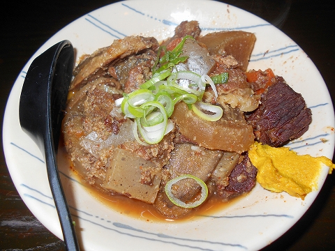 神奈川県川崎市中原区木月2丁目にある居酒屋「大衆酒亭 瓢箪」 東急東横線と東急目黒線の元住吉駅を最寄駅とする神奈川県川崎市中原区木月2丁目にある居酒屋瓢箪の牛すじ煮込み