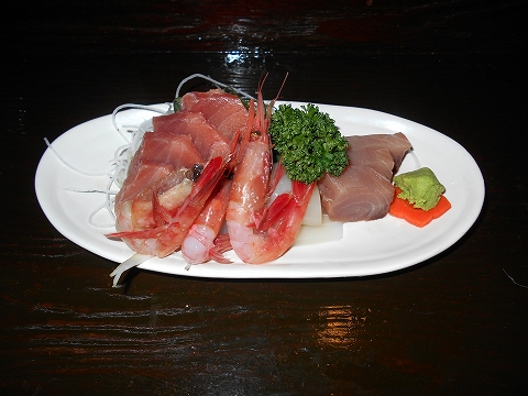 神奈川県川崎市中原区木月2丁目にある居酒屋「大衆酒亭 瓢箪」 東急東横線と東急目黒線の元住吉駅を最寄駅とする神奈川県川崎市中原区木月2丁目にある居酒屋瓢箪の刺身盛り合わせ