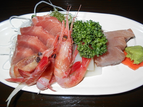 神奈川県川崎市中原区木月2丁目にある居酒屋「大衆酒亭 瓢箪」 東急東横線と東急目黒線の元住吉駅を最寄駅とする神奈川県川崎市中原区木月2丁目にある居酒屋瓢箪の刺身盛り合わせ