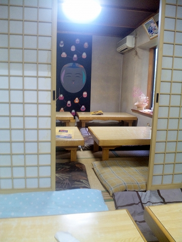 埼玉県越谷市花田にある東武スカイツリーラインの北越谷駅近くにあるステーキ、ハンバーグのお店赤べこの店内/