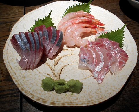埼玉県所沢市日吉町にある居酒屋「くいもの　くらや」刺身盛り合わせ