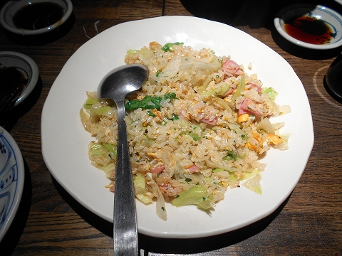埼玉県所沢市日吉町にある居酒屋「くいもの　くらや」レタスチャーハン