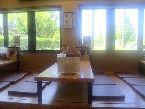 埼玉県所沢市北野２丁目にあるラーメン店「丸源ラーメン　所沢北野店」店内