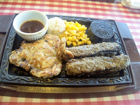 東京都大田区南蒲田２丁目にあるステーキ店「カタマリ肉ステーキ＆サラダバー にくスタ　南蒲田店」情熱ハンバーグ（200g）とチキンのセット