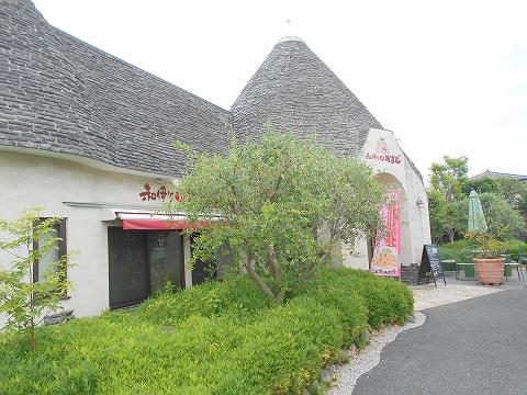 埼玉県所沢市東狭山ヶ丘5丁目にあるピザ、パスタ、イタリアンのお店「和伊's・inかまど 本店」 西武池袋線の狭山ヶ丘駅近くの埼玉県所沢市東狭山ヶ丘5丁目にあるピザパスタイタリアンのお店和伊’sinかまど本店の外観
