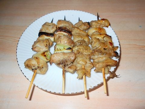 東京都練馬区桜台４丁目にある焼鳥、鶏料理店「鳥正」ねぎ間と皮