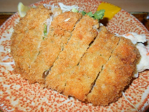 東京都練馬区関町北2丁目にある「とんかつ味よし」特上ヒレカツ定食（青ジソ入り）