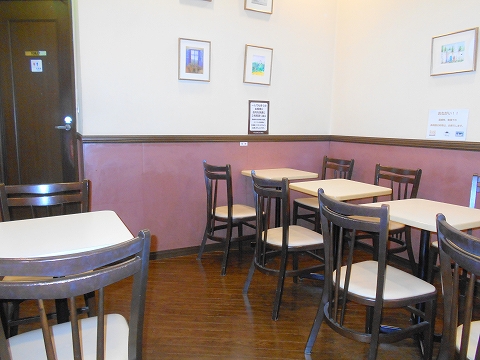 埼玉県所沢市小手指町3丁目にあるカフェ「CAFÉ de CRIÉ カフェ・ド・クリエ 小手指南口店」 西武池袋線の小手指駅を最寄駅とする埼玉県所沢市小手指町3丁目にあるCAFEdeCRIEカフェドクリエ小手指南口店の店内
