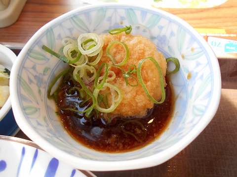 西武池袋線の小手指駅を最寄駅とする埼玉県所沢市小手指町1丁目にあるファーストフード牛丼チェーン店すき家小手指駅北口店のおろしポン酢牛皿定食牛皿2倍盛のおろしポン酢