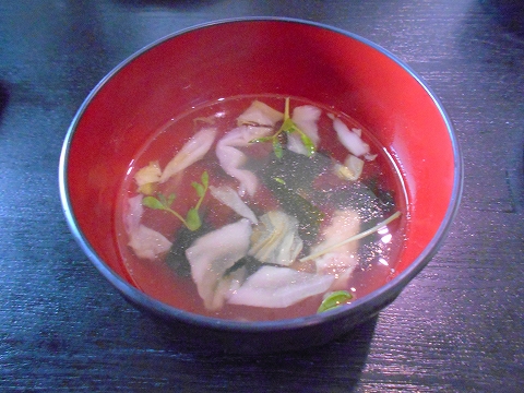 "埼玉県富士見市東みずほ台にある洋食エリーゼえいすけのビーフカツレツ定食の鶏のブイヨンスープ/