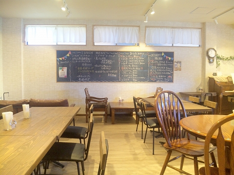 "埼玉県越谷市千間台東の東武スカイツリーラインのせんげん台駅近くにあるpianocafe美時音の店内/