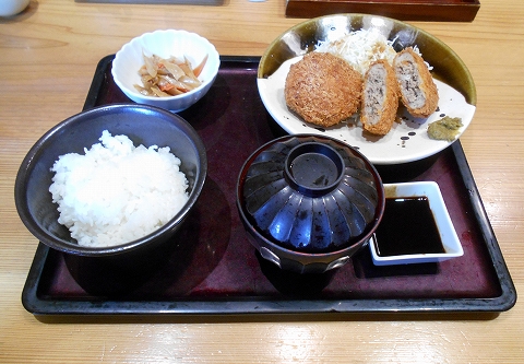 神奈川県川崎市川崎区砂子１丁目にあるもつ鍋のお店「博多もつ鍋 やまや ウィング川崎店」メンチカツ定食
