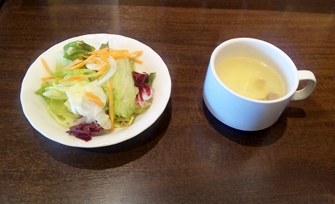 f:id:morigen1:20180825062128j:plain 西武池袋線と西武狭山線の西所沢駅近くの埼玉県所沢市けやき台2丁目にあるいきなりステーキ所沢店のサラダとスープ