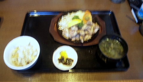  JR内房線の君津駅を最寄駅とする千葉県君津市杢師もくし2丁目にある九州料理居酒屋もん勝の鶏炭火焼定食