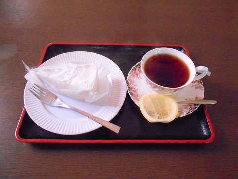  JR内房線の君津駅を最寄駅とする千葉県君津市新子安5丁目にある喫茶店コーヒーハウス秋桜のケーキセット