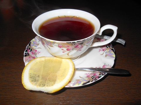  JR内房線の君津駅を最寄駅とする千葉県君津市新子安5丁目にある喫茶店コーヒーハウス秋桜のケーキセットのホットレモンティー