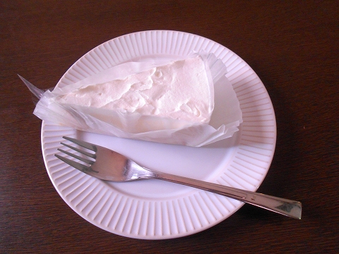  JR内房線の君津駅を最寄駅とする千葉県君津市新子安5丁目にある喫茶店コーヒーハウス秋桜のケーキセットのレアチーズケーキ