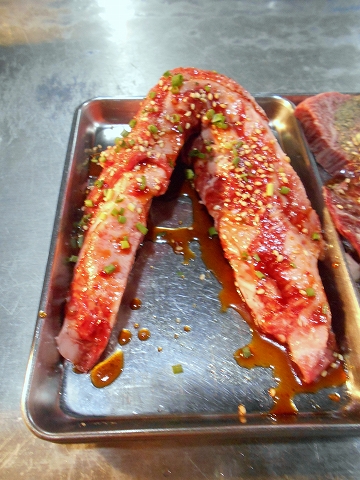 都営大江戸線の清澄白河駅近くの東京都江東区清澄2丁目にある焼肉店ドラゴ横綱通り店のガリタ盛のドラゴンカルビ 都営大江戸線の清澄白河駅近くの東京都江東区清澄2丁目にある焼肉店ドラゴ横綱通り店のガリタ盛のドラゴンカルビ