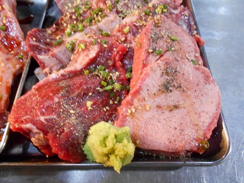 都営大江戸線の清澄白河駅近くの東京都江東区清澄2丁目にある焼肉店ドラゴ横綱通り店のガリタ盛のブ厚いカイノミとブ厚いタン塩 都営大江戸線の清澄白河駅近くの東京都江東区清澄2丁目にある焼肉店ドラゴ横綱通り店のガリタ盛のブ厚いカイノミとブ厚いタン塩