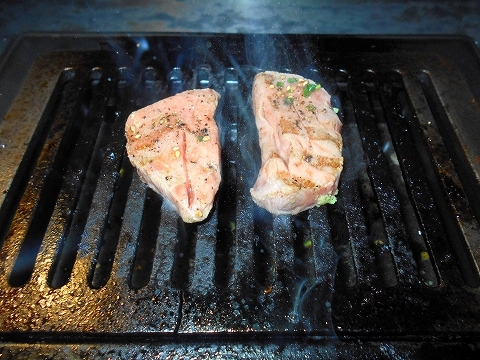 f:id:morigen1:20180904220111j:plain 都営大江戸線の清澄白河駅近くの東京都江東区清澄2丁目にある焼肉店ドラゴ横綱通り店のガリタ盛のブ厚いタン塩