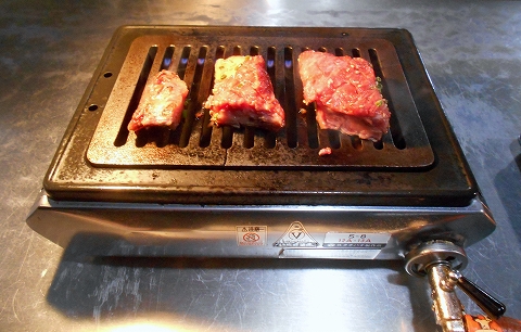 都営大江戸線の清澄白河駅近くの東京都江東区清澄2丁目にある焼肉店ドラゴ横綱通り店のガリタ盛のブ厚いカイノミ 都営大江戸線の清澄白河駅近くの東京都江東区清澄2丁目にある焼肉店ドラゴ横綱通り店のガリタ盛のブ厚いカイノミ