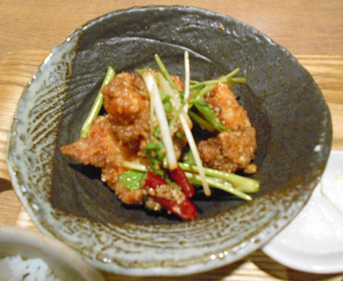 f:id:morigen1:20180908142412j:plain JR山手線とJR埼京線と京王井の頭線と東急田園都市線と東急東横線と東京メトロ半蔵門線と東京メトロ副都心線の渋谷駅を最寄駅とする東京都渋谷区渋谷2丁目にあるカフェとダイニングのkawara CAFEKITCHENPLUS 東急東横店の鶏もも肉の香味唐揚げ&特製出汁とろろ定食