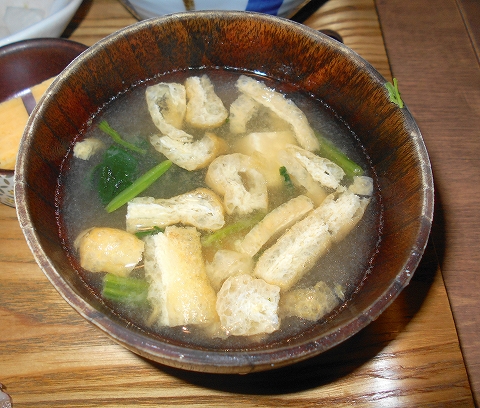 f:id:morigen1:20180908142420j:plain JR山手線とJR埼京線と京王井の頭線と東急田園都市線と東急東横線と東京メトロ半蔵門線と東京メトロ副都心線の渋谷駅を最寄駅とする東京都渋谷区渋谷2丁目にあるカフェとダイニングのkawara CAFEKITCHENPLUS 東急東横店の鶏もも肉の香味唐揚げ&特製出汁とろろ定食の味噌汁