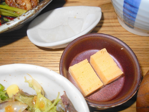 f:id:morigen1:20180908142431j:plain JR山手線とJR埼京線と京王井の頭線と東急田園都市線と東急東横線と東京メトロ半蔵門線と東京メトロ副都心線の渋谷駅を最寄駅とする東京都渋谷区渋谷2丁目にあるカフェとダイニングのkawara CAFEKITCHENPLUS 東急東横店の鶏もも肉の香味唐揚げ&特製出汁とろろ定食の小鉢