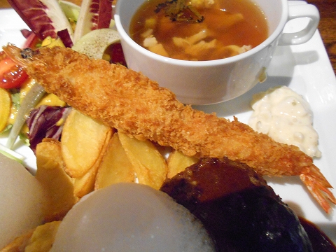 越谷市せんげん台駅を最寄駅埼玉県越谷市千間台東１丁目にある鉄板ピストロのお店laplanche ラプランシュの大人のお子様ランチのエビフライ