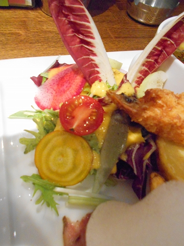 越谷市せんげん台駅を最寄駅埼玉県越谷市千間台東１丁目にある鉄板ピストロのお店laplanche ラプランシュの大人のお子様ランチのサラダ