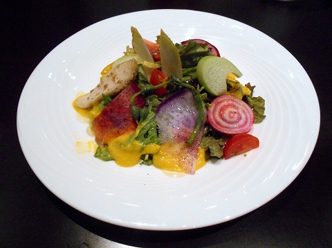 越谷市せんげん台駅を最寄駅とする埼玉県越谷市千間台東１丁目にある鉄板ピストロのお店laplanche ラプランシュのランチのサラダのアップ