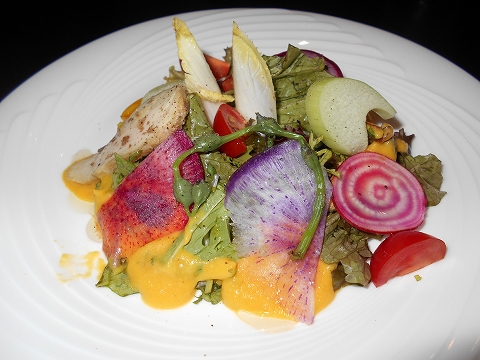 越谷市せんげん台駅を最寄駅とする埼玉県越谷市千間台東１丁目にある鉄板ピストロのお店laplanche ラプランシュのランチのサラダのアップ