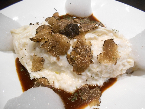 越谷市せんげん台駅を最寄駅とする埼玉県越谷市千間台東１丁目にある鉄板ピストロのお店laplanche ラプランシュの白いオムライストリュフ風味