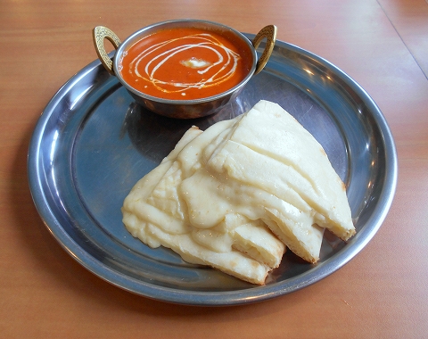 東武スカイツリーラインのせんげん台駅を最寄駅とする埼玉県越谷市千間台東１丁目にあるインド・ネパール料理のHEMANTAヘマンタのチーズナンセット