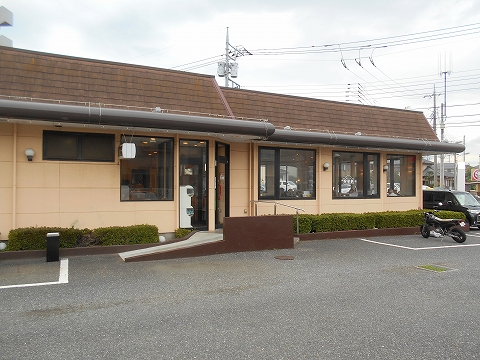 埼玉県入間市上藤沢にある焼肉店「安楽亭　入間藤沢店」外観 