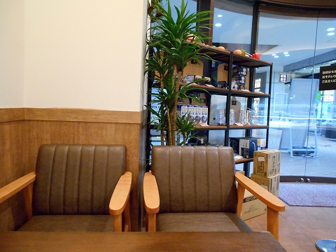 東京都練馬区光が丘5丁目にあるカフェ「KURAMI COFFEE 蔵味珈琲 光が丘IMA店」 都営大江戸線の光が丘駅を最寄駅とする東京都練馬区光が丘5丁目にあるカフェ蔵味珈琲光が丘IMA店の店内