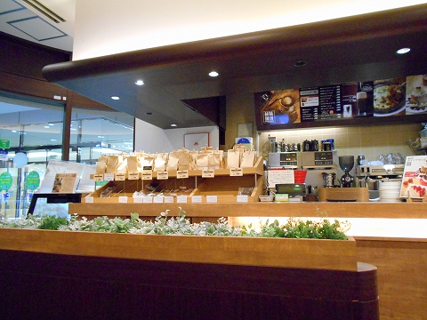 東京都練馬区光が丘5丁目にあるカフェ「KURAMI COFFEE 蔵味珈琲 光が丘IMA店」 都営大江戸線の光が丘駅を最寄駅とする東京都練馬区光が丘5丁目にあるカフェ蔵味珈琲光が丘IMA店の店内