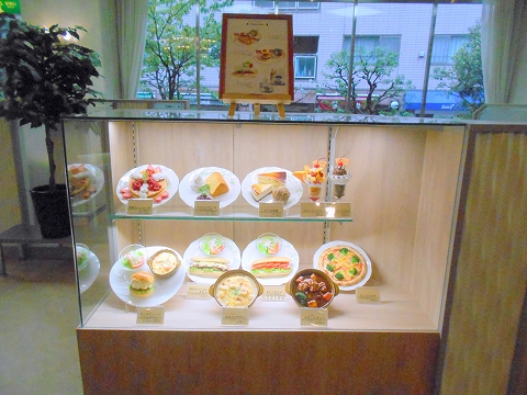 千葉県市川市市川１丁目にあるカフェ「Cafe de Riviere　リヴィエール」入口