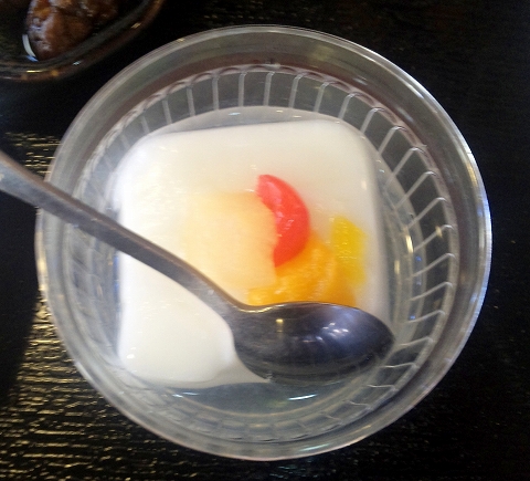 埼玉県春日部市本田町１丁目にある中華料理店「豊龍園　春日部店」杏仁豆腐