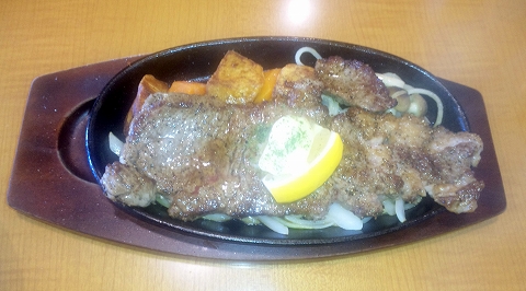 「洋食エリーゼ　えいすけ」サーロインステーキ定食のサーロインステーキ