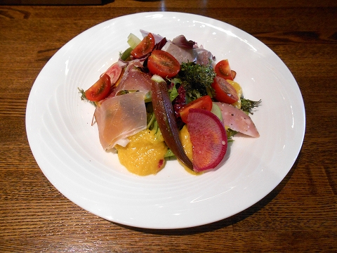 埼玉県越谷市千間台東１丁目にある鉄板ピストロのお店「la planche  ラ・プランシュ」ランチのサラダ