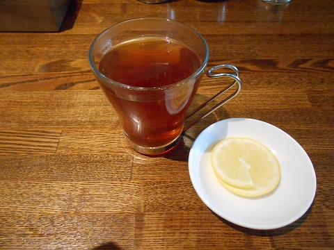 埼玉県越谷市千間台東１丁目にある鉄板ピストロのお店「la planche  ラ・プランシュ」ホットレモンティー